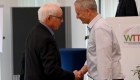Helmut Joosten übergibt auf dem verbandstag 2025 das Amt des Präsidenten an Helmut Diegel. (Foto: Jörg Fuhrmann)